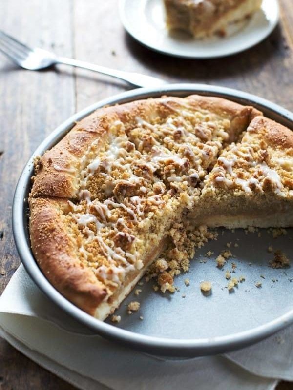 Deep Dish Cinnamon Streusel Dessert Pizza - Pinch of Yum