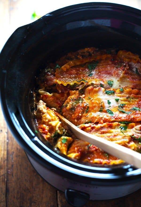 Super Easy Skinny Veggie Crockpot Lasagna - a handful of simple ingredients for a healthy family dinner. | https://better-life.today