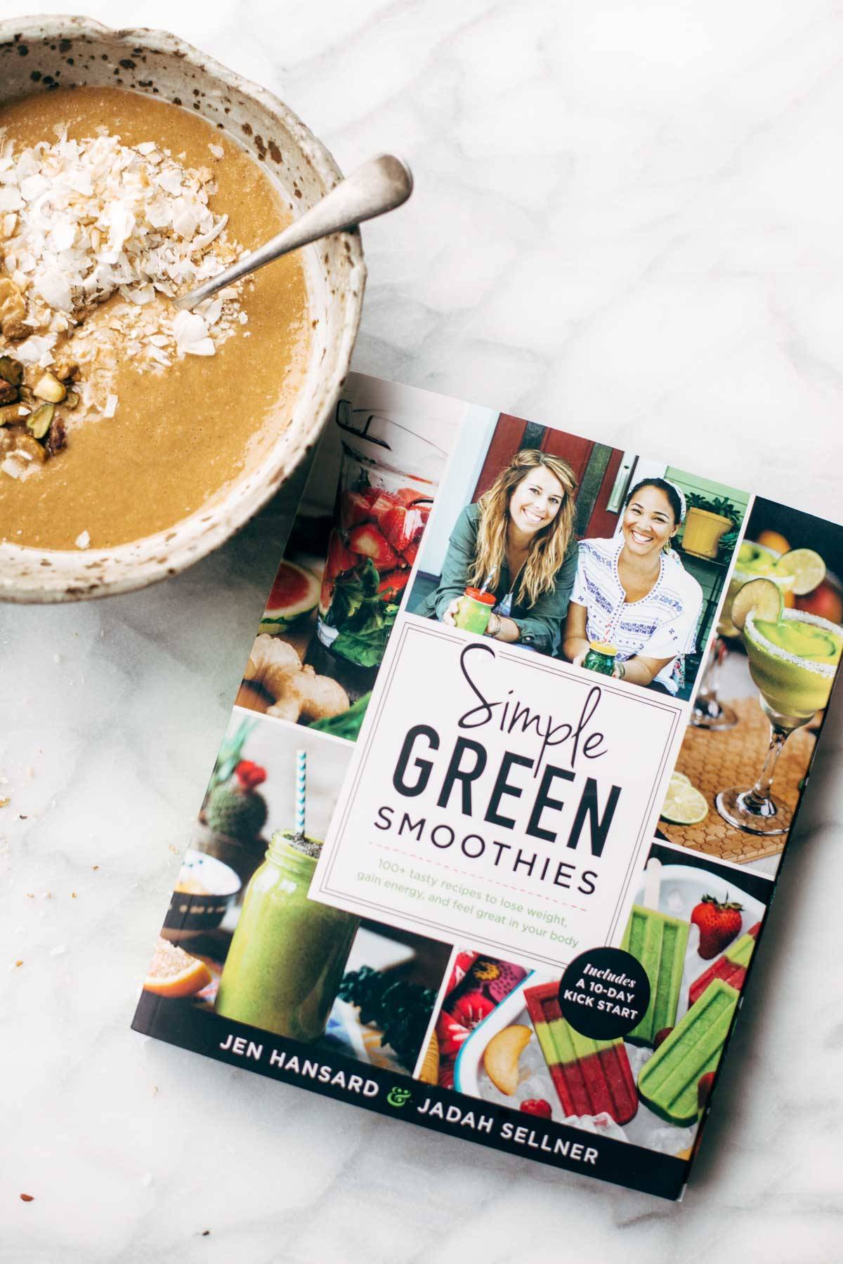 Carrot Cake Smoothie Bowl - an easy, nutrition-packed dessert or snack recipe with a secret super-healthy ingredient! Guilt-free snack! | pinchofyum.com Carrot Cake Smoothie Bowl - an easy, nutrition-packed dessert or snack recipe with a secret super-healthy ingredient! Guilt-free snack! | pinchofyum.com