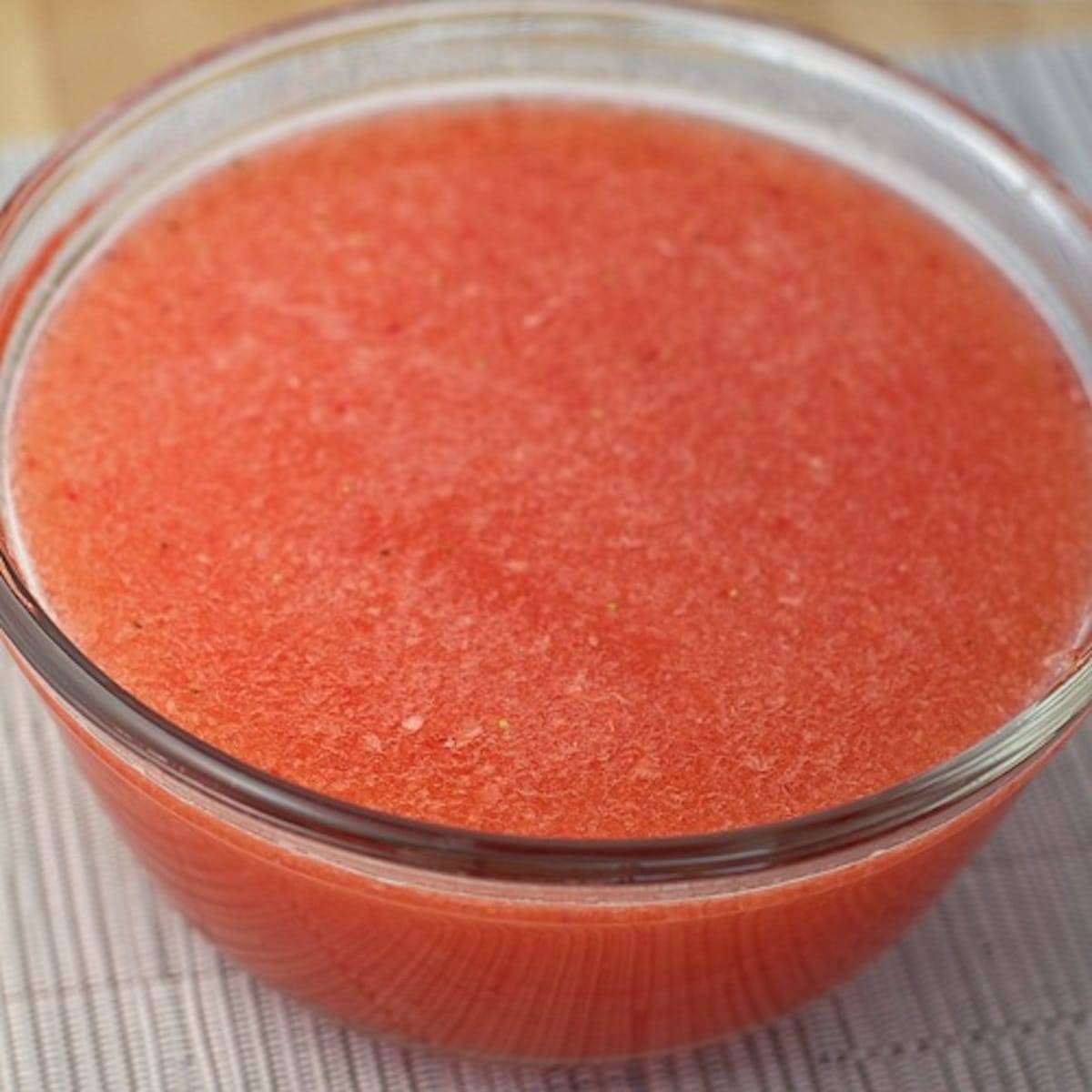 Real strawberry lemonade in a glass bowl.